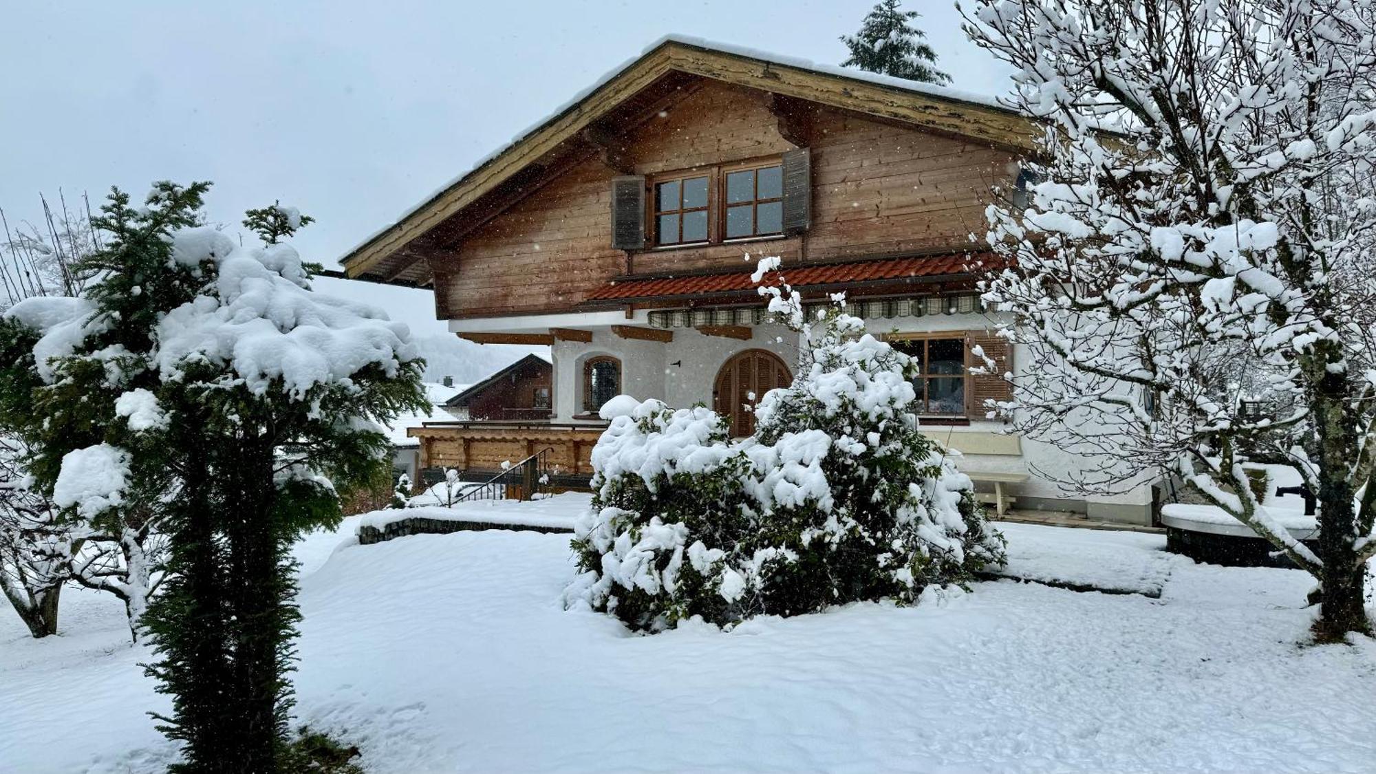 Romantisches Alpenchalet - Mit Sauna Und Kamin - Ruhig Und Zentral Bad Tölz Exterior foto
